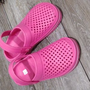 7 F pink Crocs like loafers. Size 8